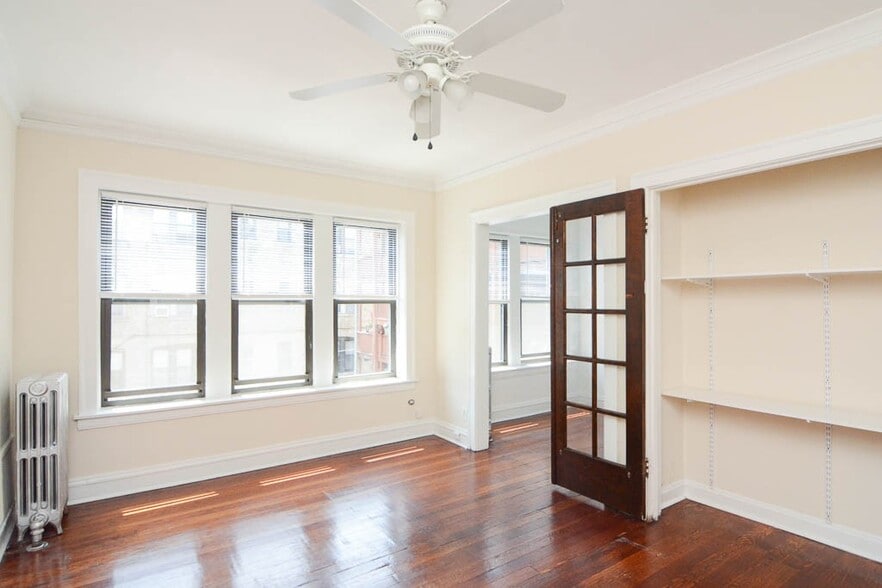 Building Photo - 4646 N Paulina St