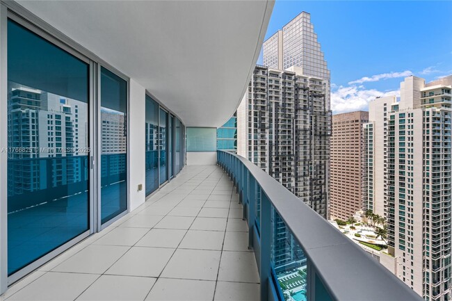 Building Photo - 200 Biscayne Blvd Way