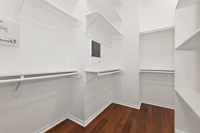 Building Photo - 1015 Longdraw Dr