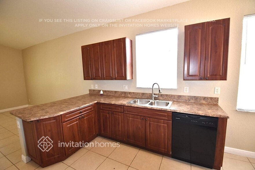 Building Photo - 5221 SW 141st Ave