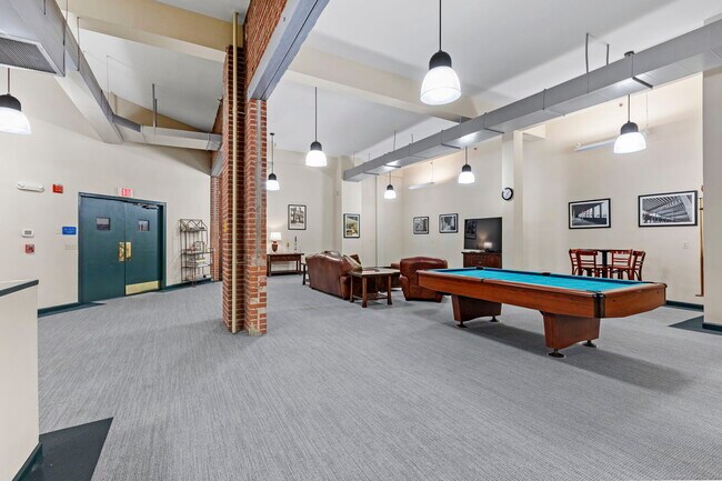 Building Photo - 25 Grand St