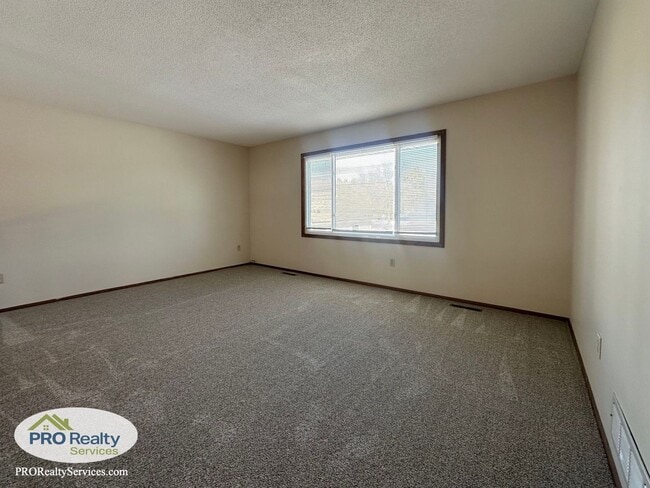 Building Photo - 3 Bedroom Home **Free February Rent with a February 2026 Move In**