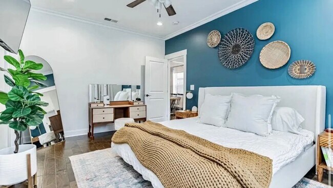 Building Photo - Beautiful 3/2 Available June 1st!