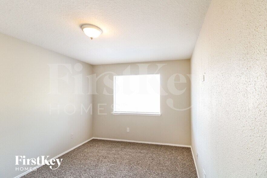 Building Photo - 19911 Black Canyon Dr
