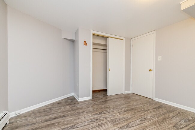 Building Photo - 6511 W Higgins Ave