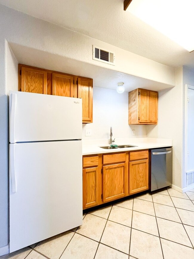 Building Photo - 2302 Wales Cir