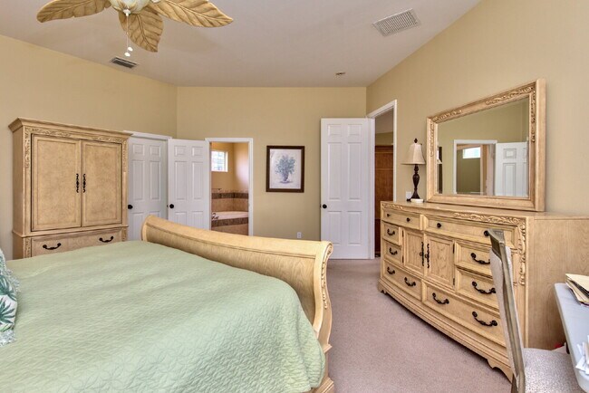 Building Photo - Queens Park - Pool home with a separate ca...