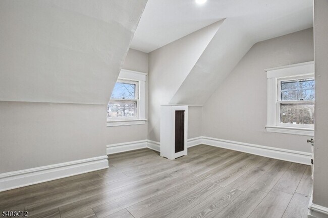 Building Photo - 99 Lincoln St