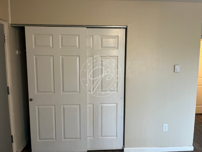 Building Photo - Clean & Affordable 2-Bedroom – Move-In Ready – East Toledo