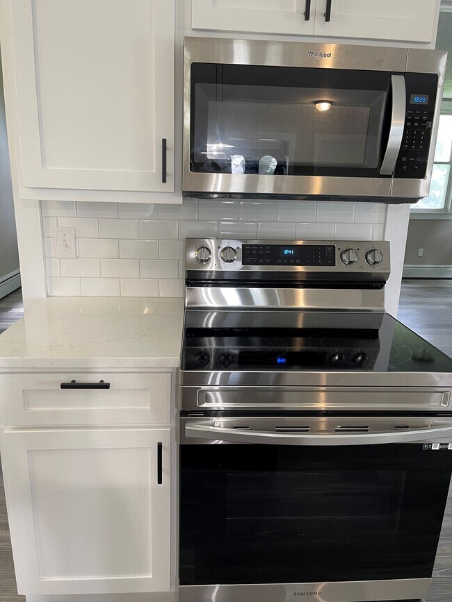 Building Photo - 24 Brooks Rd