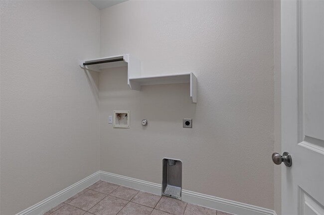 Building Photo - 3021 Angelina Ct