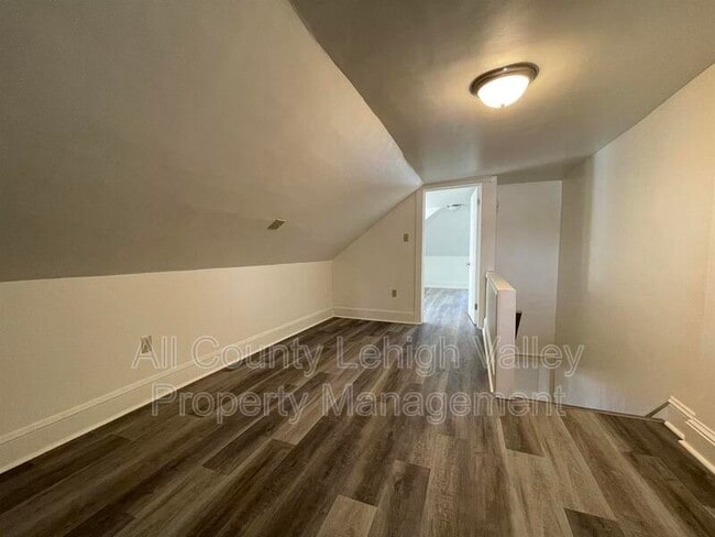 Building Photo - 410 4th Ave