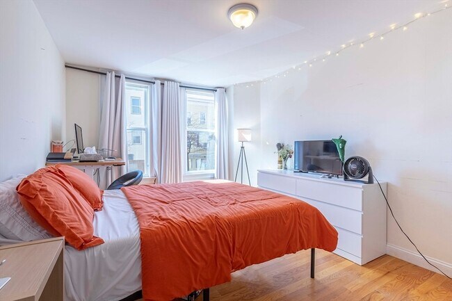 Building Photo - 535 Cambridge St