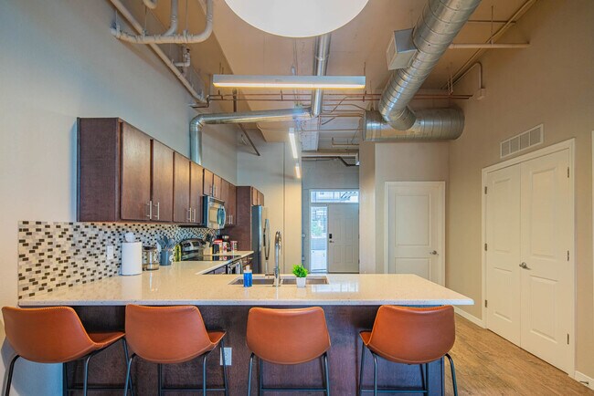 Building Photo - 1275 E University Dr