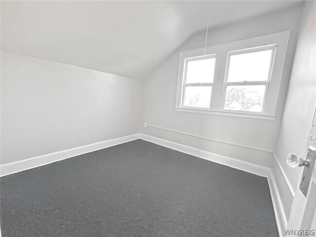 Building Photo - 533 24th St