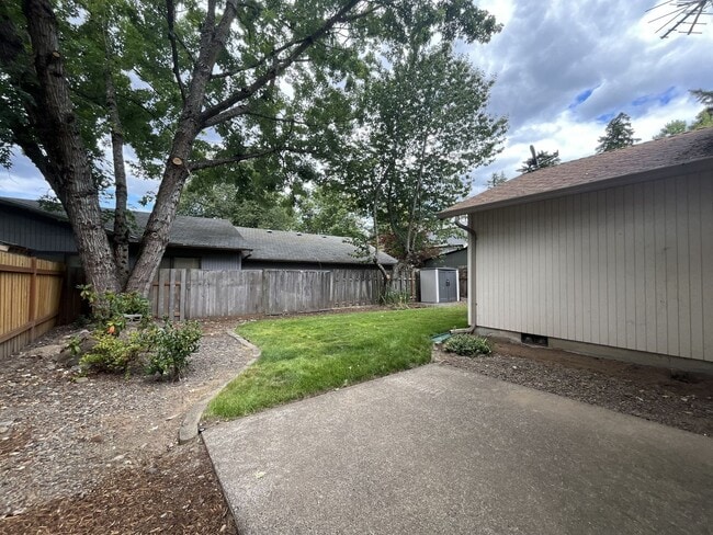 Building Photo - 4825 SW Marigold St