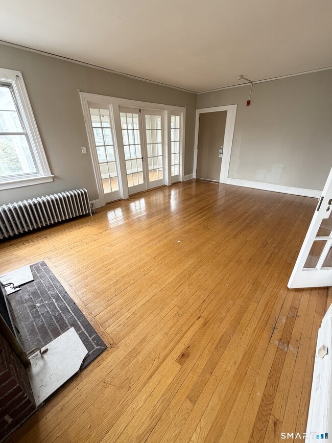 Building Photo - 62 S Quaker Ln