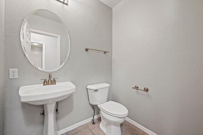 Building Photo - 2258 S Gibralter Way