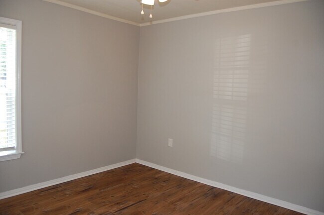 Building Photo - 111 Smallridge St