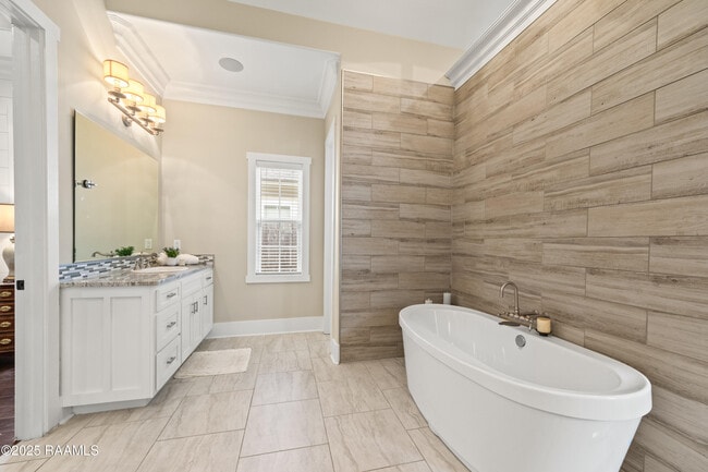 Building Photo - 311 Oats Dr