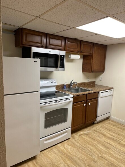 Building Photo - 14 Shadowbrook Ln