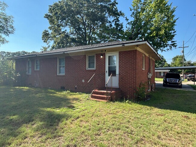 Building Photo - 4937 Walnut Dr