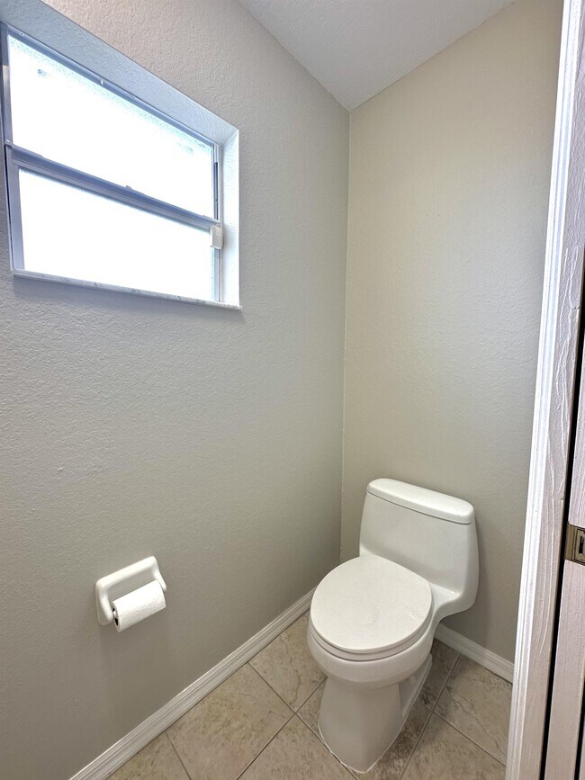 Building Photo - 2931 NW 9th Terrace