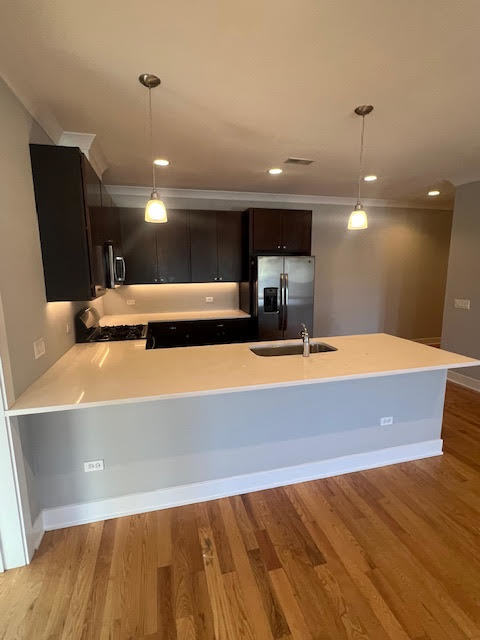 Building Photo - 4812 W Montrose Ave