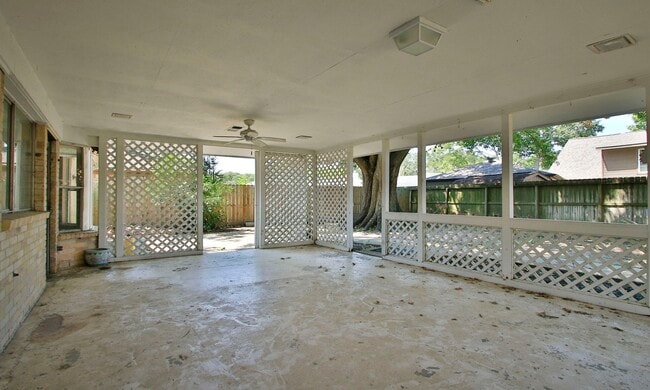 Building Photo - 21306 Park Run Dr