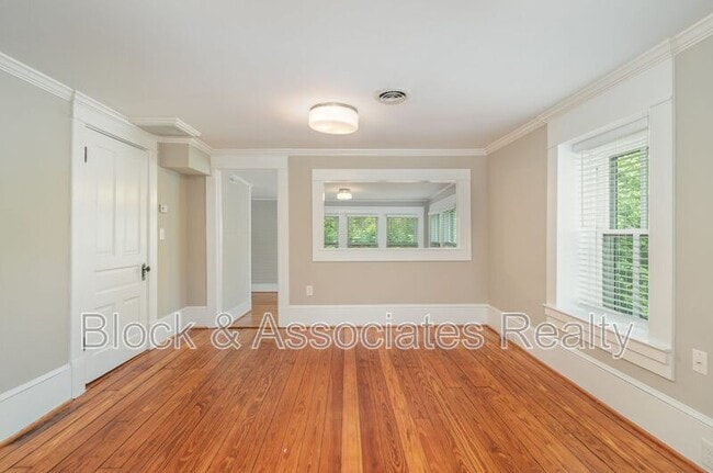 Building Photo - 1521 Seneca St