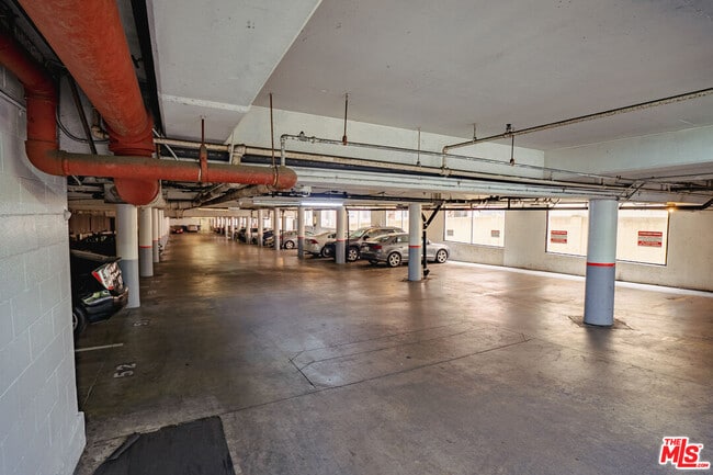 Building Photo - 960 Larrabee St