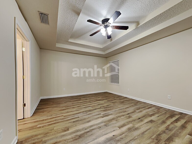 Building Photo - 2884 Alaskan Way