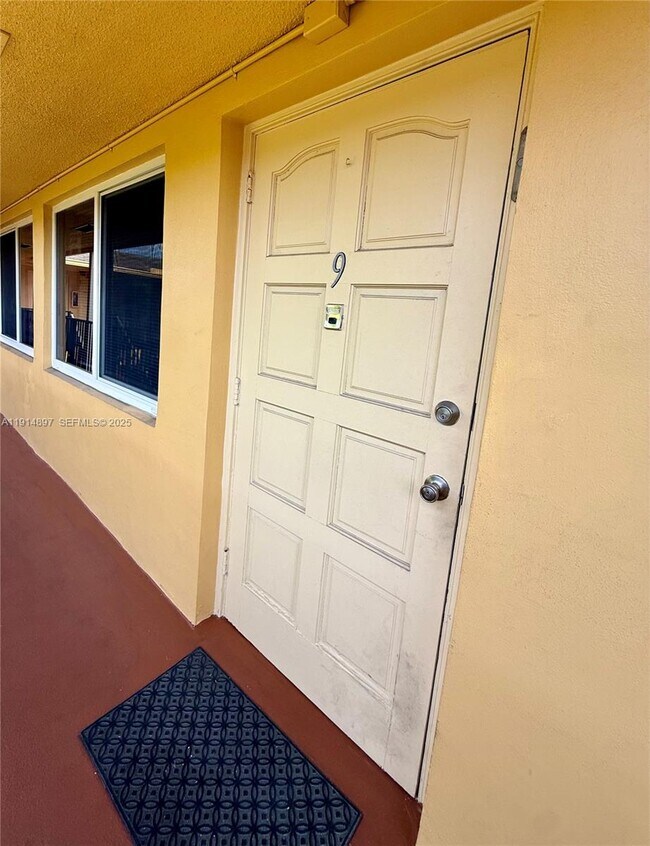 Building Photo - 1733 Mayo St