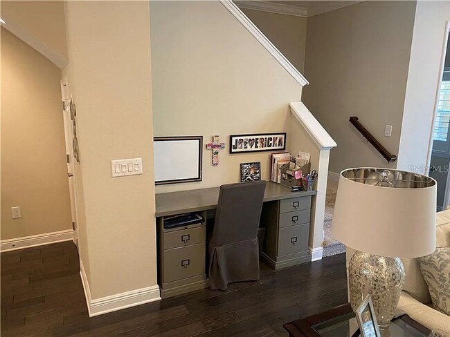 Building Photo - Large 3 Bed 3.5 Bath 2 Car Garage Townhous...
