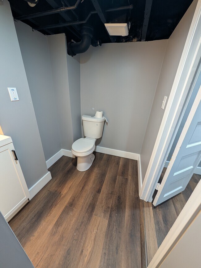 Building Photo - 621 SW Oakley Ave