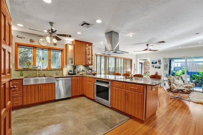 Building Photo - 1935 Harbour Inlet Dr