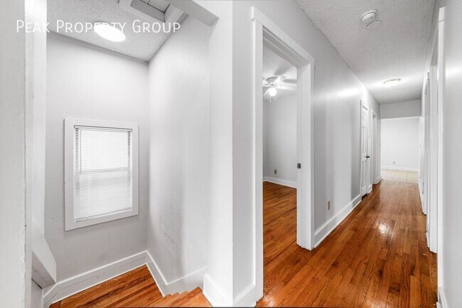 Building Photo - 1378 1/2 Indianola Avenue-