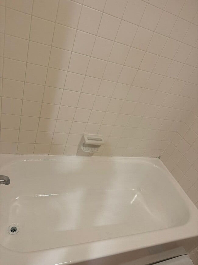 Building Photo - 61 Lake Arbor Dr