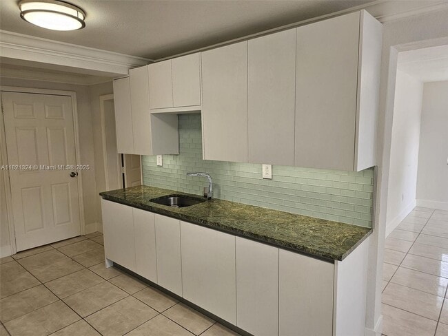 Building Photo - 651 SW 66th Ave