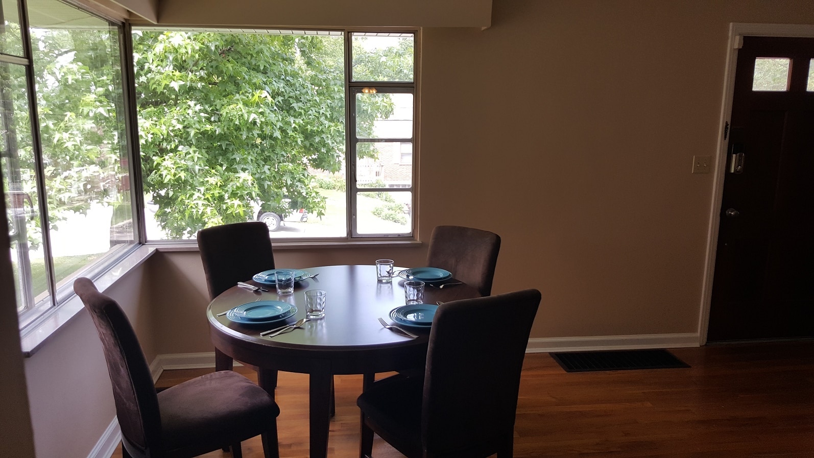 Building Photo - 31 E Lakeside Ave