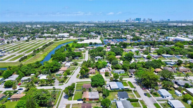 Building Photo - 3331 NW 8th Pl