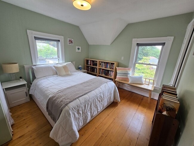 Building Photo - 11 Granville Pl