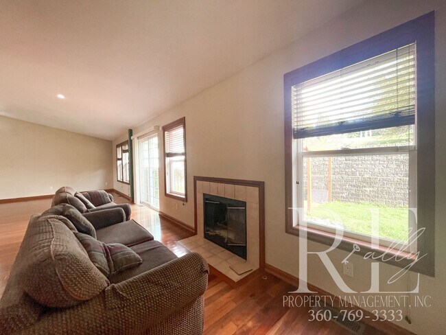 Building Photo - Stunning Rambler