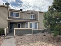 Building Photo - Beautiful Well Maintained 3 bedroom 3.5 bathroom Home