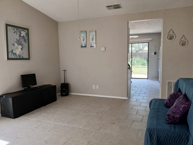 Building Photo - 5827 Hawaiian Cove