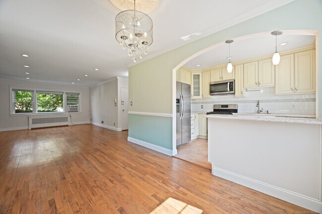 Building Photo - 246 Glenbrook Rd