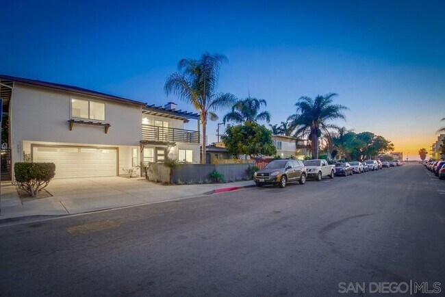 Building Photo - Modern Bungalow