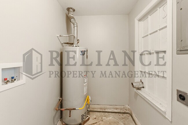 Building Photo - 1128 N Estelle St