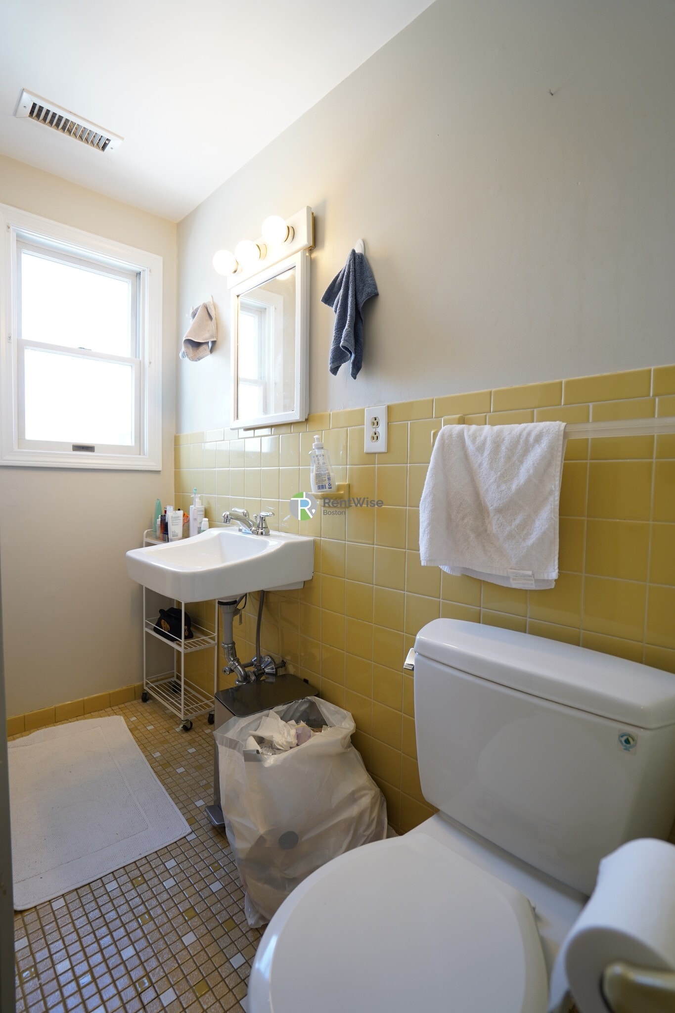 Building Photo - 27 Emery St