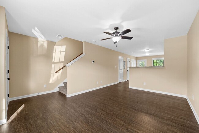 Building Photo - 161 Center Pointe Dr